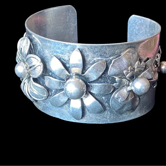 Vintage Floral Silver Toned Cuff Bracelet - Picture 8 of 13